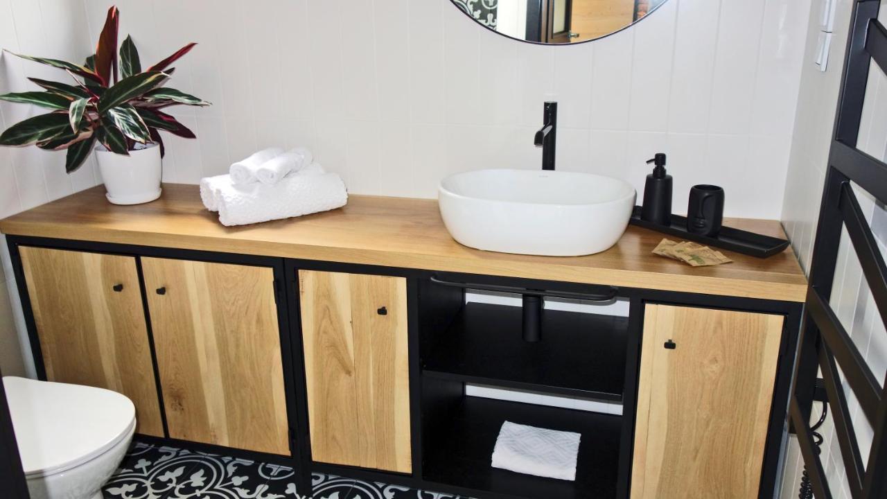 Dzikie Lisko - Apartament Z Tarasem Lesko Exteriör bild